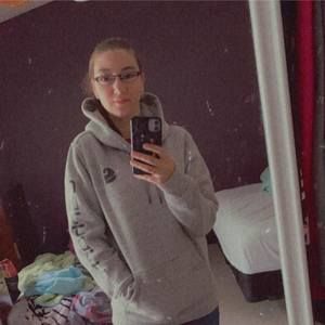 Meet your Posher, Caitlin